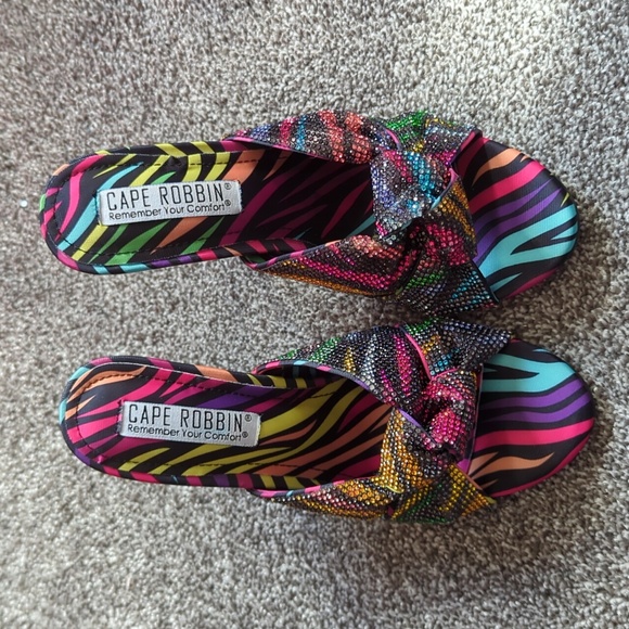 Cape Robbin Darian Knotted Slip On Size 6 Multi color rhinestone NEW - Picture 3 of 8
